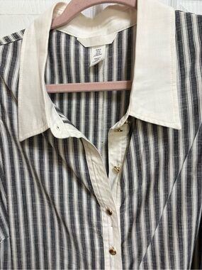 Women’s Black and White Stripe Button-Up Shirt